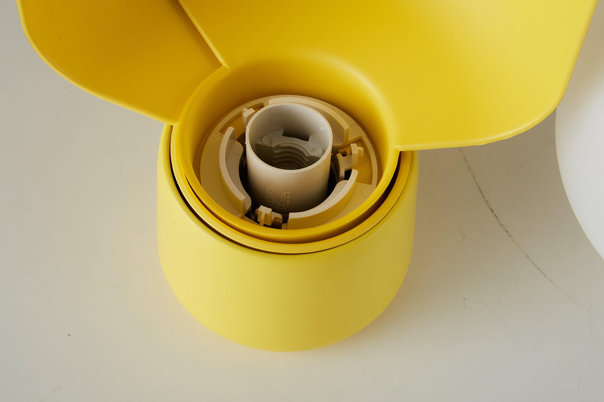 Zuri minimalistisk bordslampa i plast