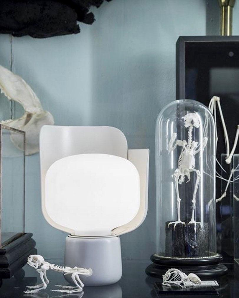 Zuri minimalistisk bordslampa i plast