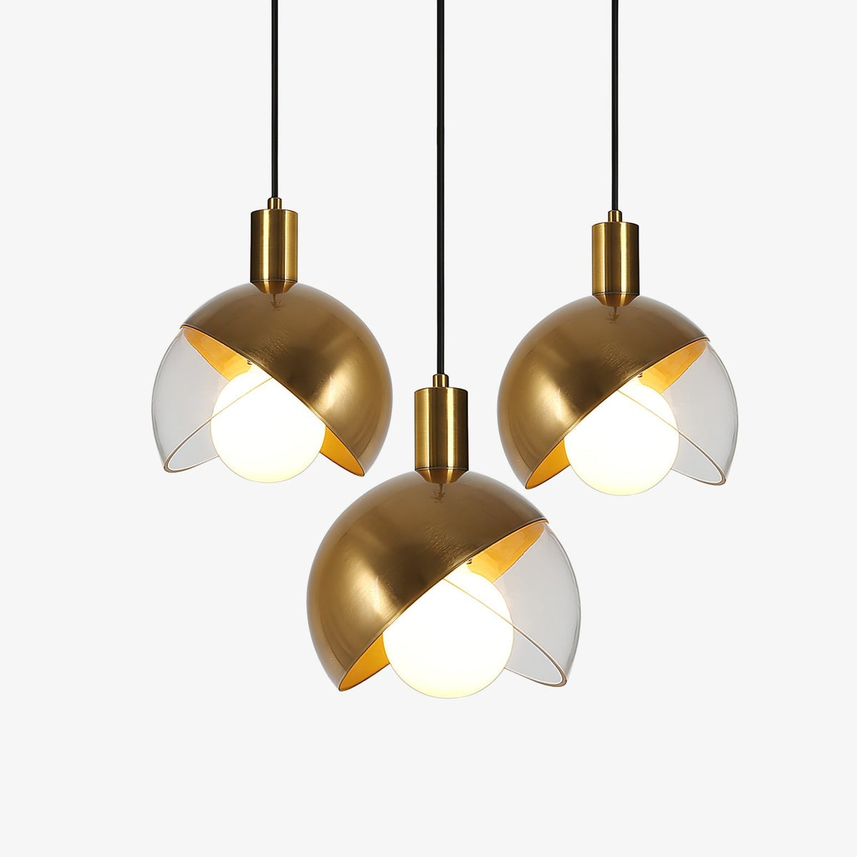 Noveny pendellampe i messing og glas med halvkugle, mid-century