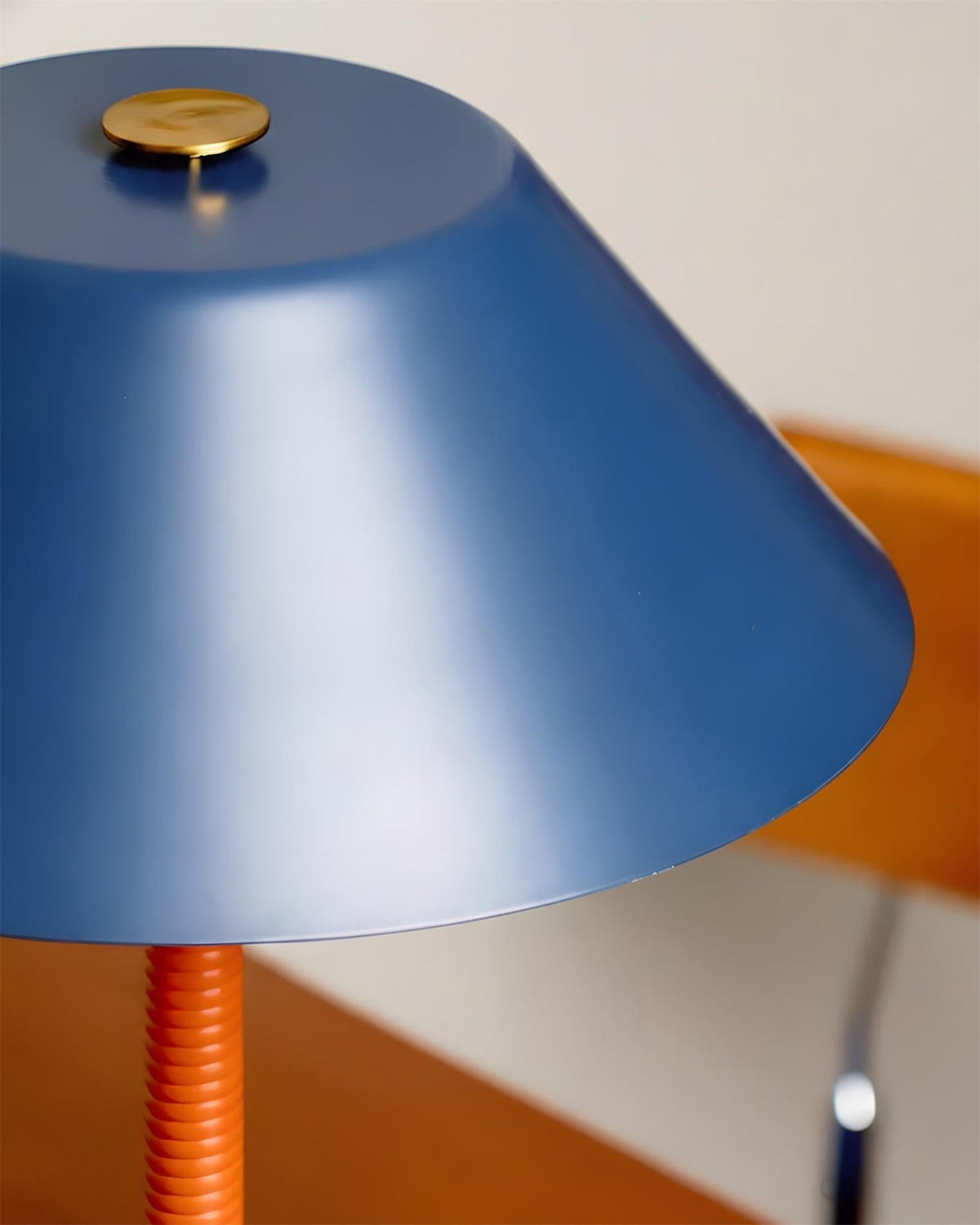 Seloella Volume Table Lamp