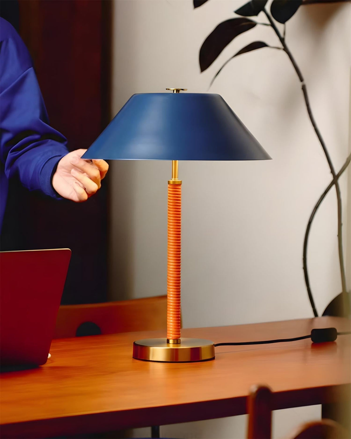 Seloella Volume Table Lamp