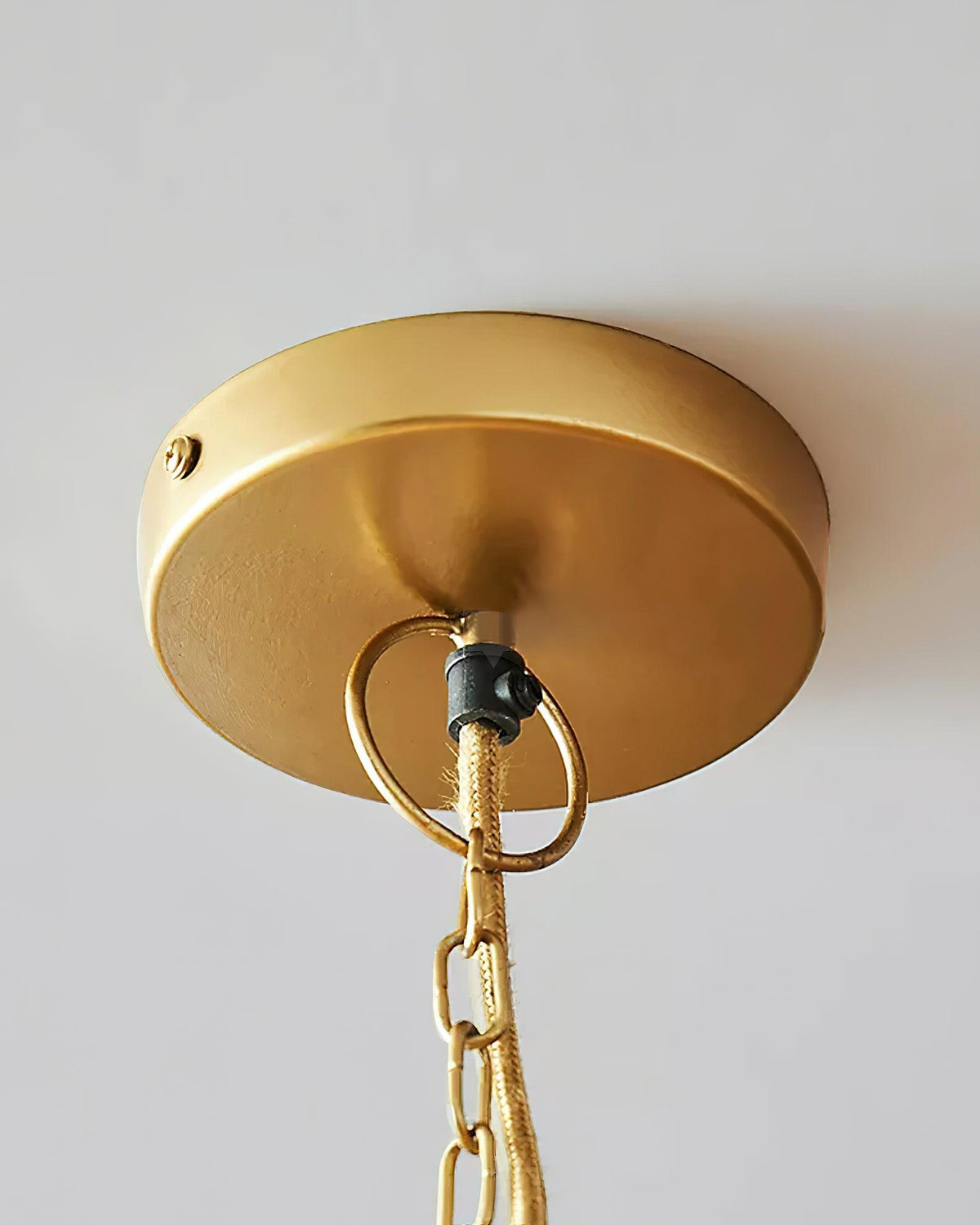Serenenne pendellampe med bomuldskvaster til stuen