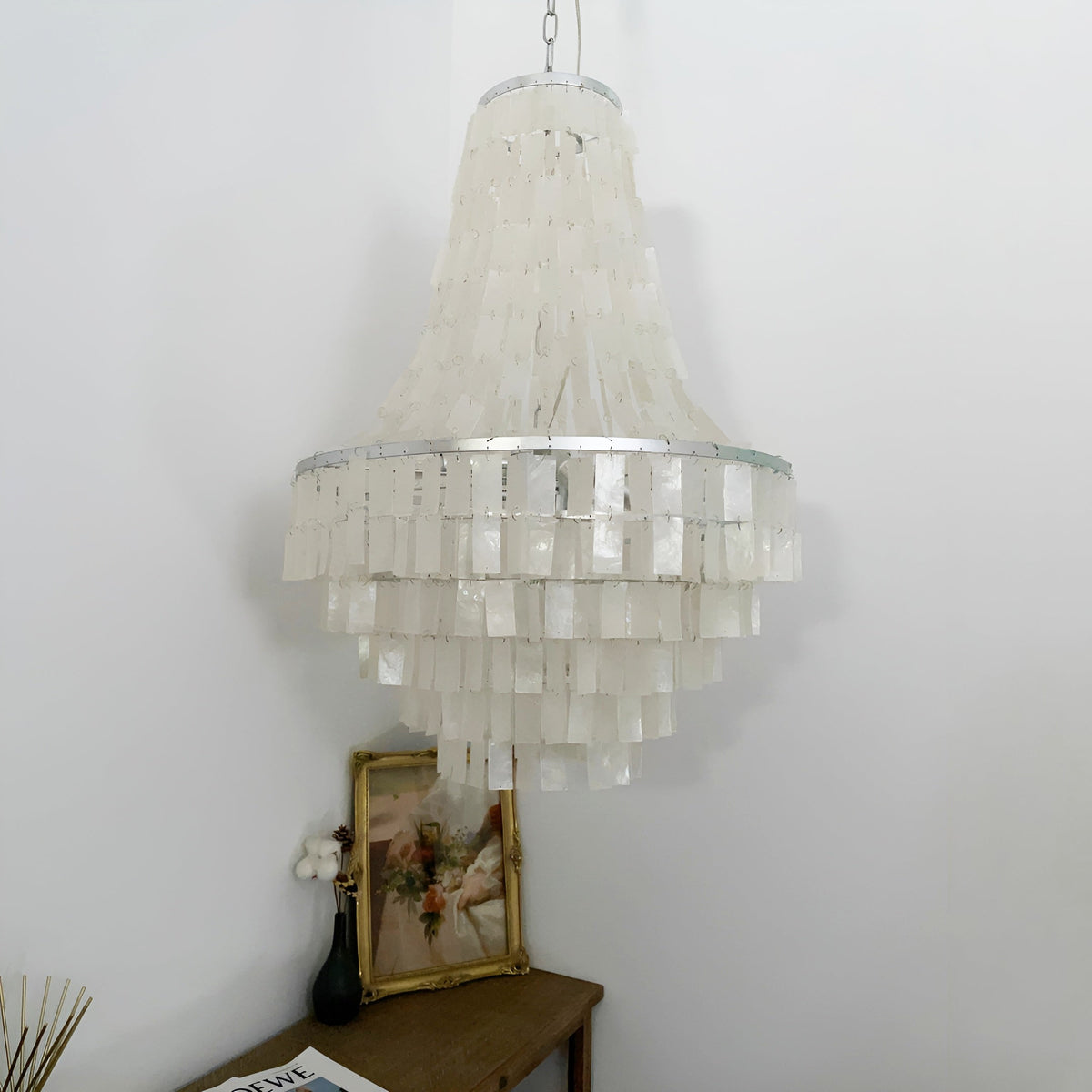 Candeeiro de teto Naciira boho em conchas, escalonado