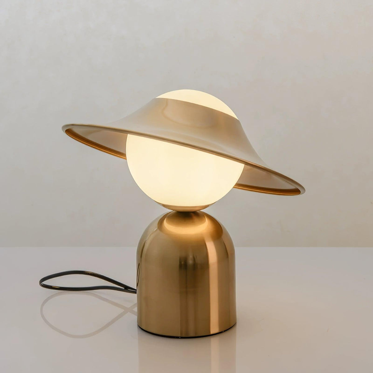 Italon luksuriøs bordlampe i messing