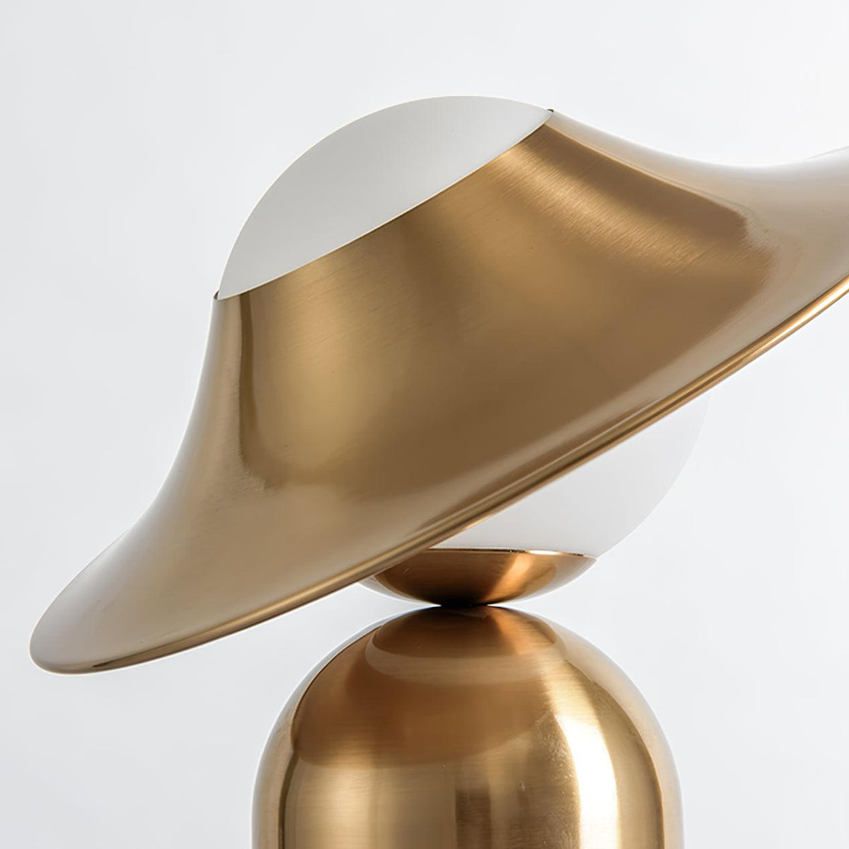 Italon luksuriøs bordlampe i messing
