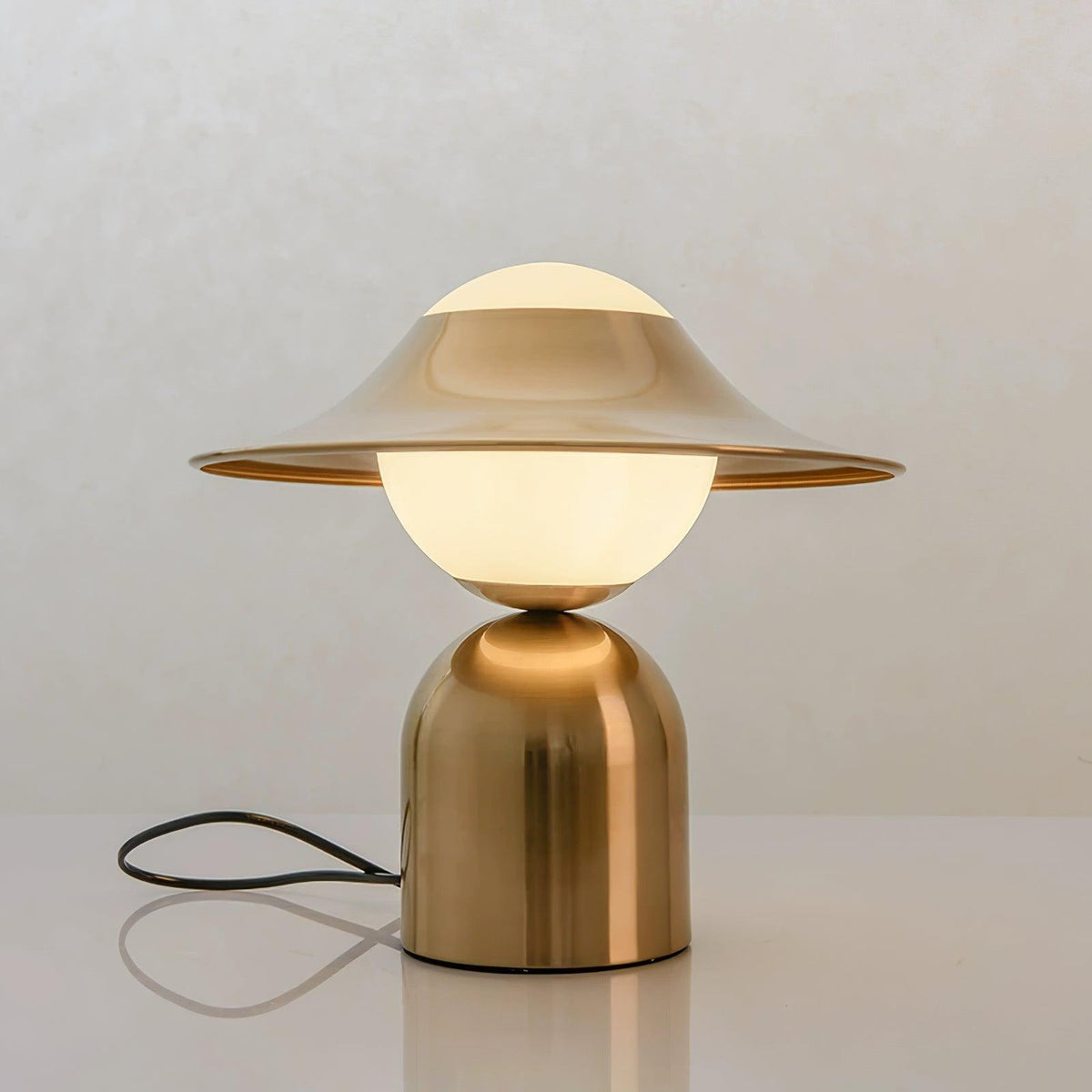Italon luksuriøs bordlampe i messing