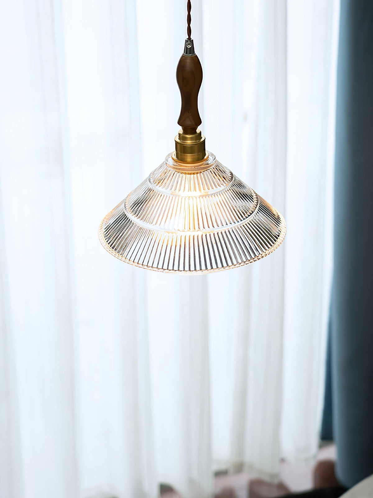 Arcara vintage-pendellampe i rillet glas og træ