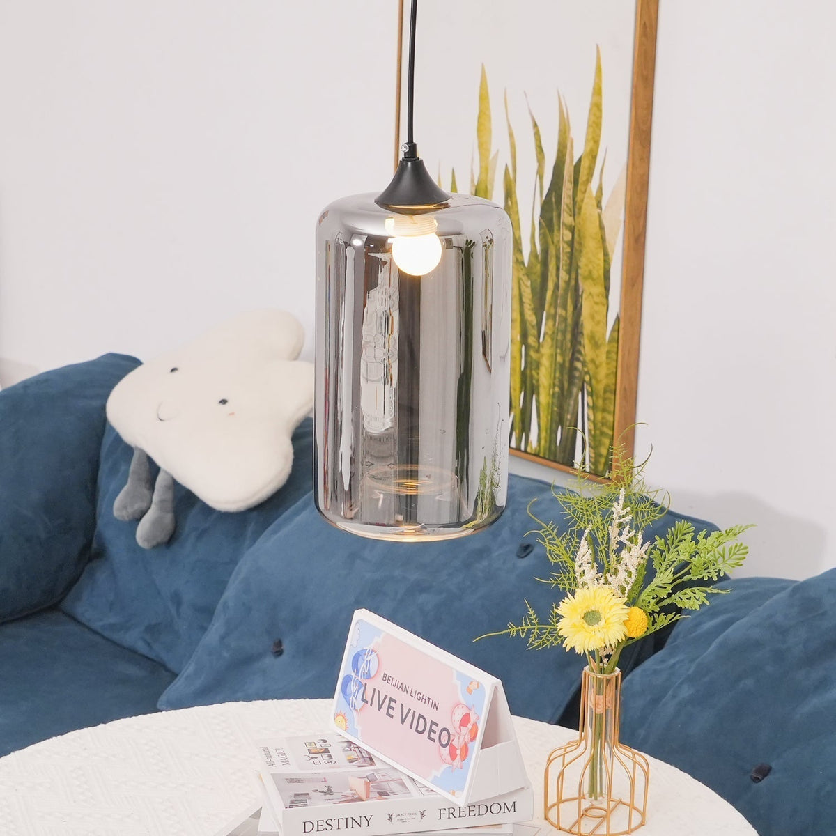 June minimalistisk flaskformad pendellampa i rökgrått glas