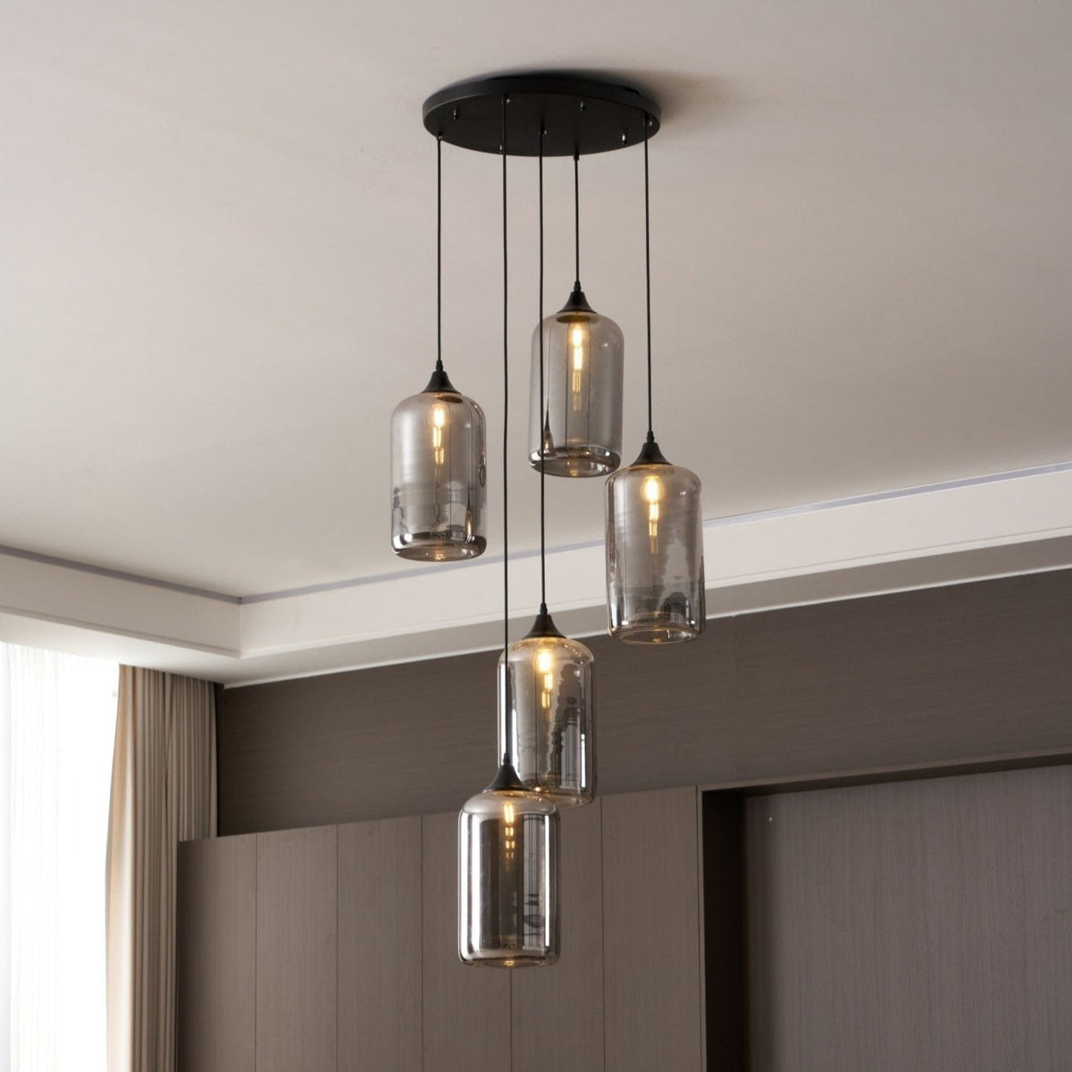 June minimalistisk flaskformad pendellampa i rökgrått glas