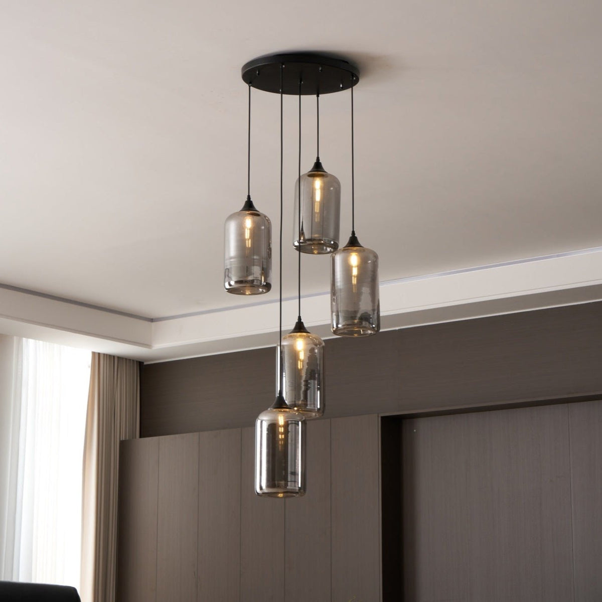 June minimalistisk flaskformad pendellampa i rökgrått glas