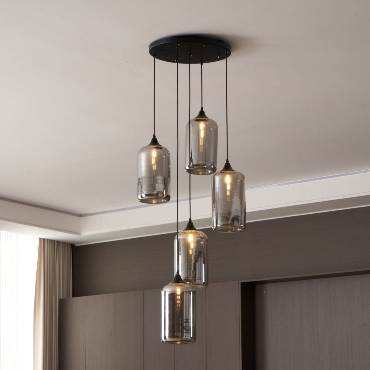 June minimalistisk flaskformad pendellampa i rökgrått glas