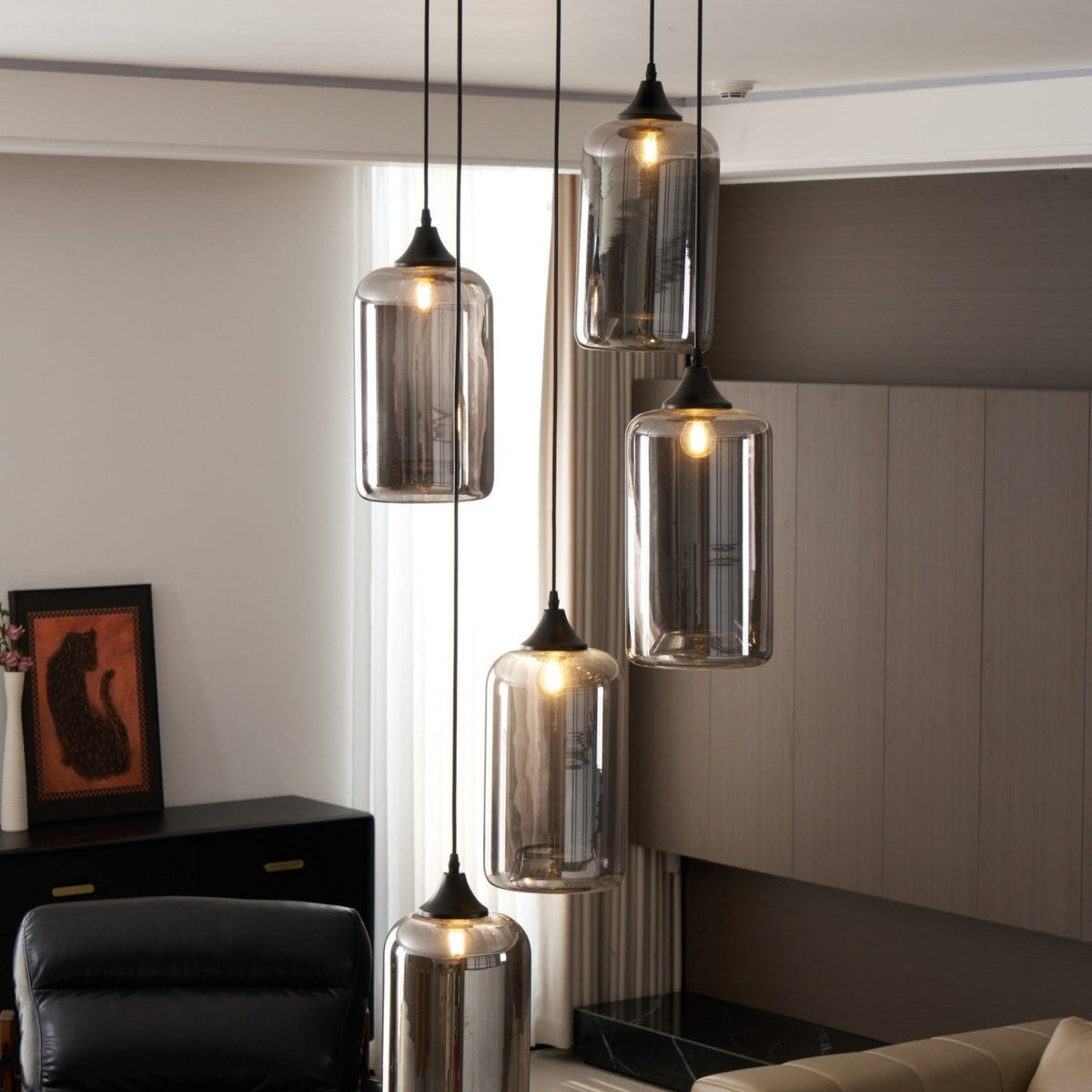 June minimalistisk flaskformad pendellampa i rökgrått glas