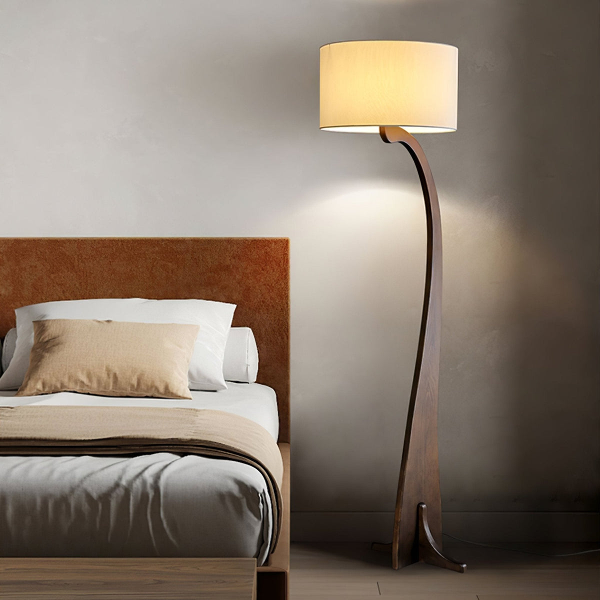Viraineria nordisk buet gulvlampe
