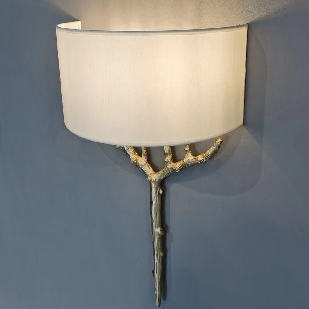 Ceryndir vägglampa med horn i mässing