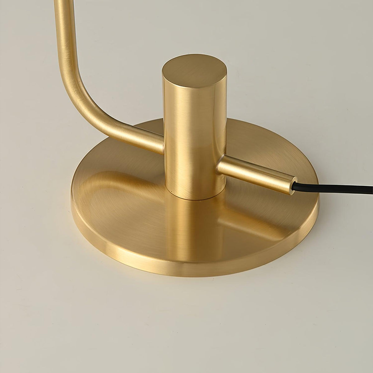 Sutton moderne bordlampe