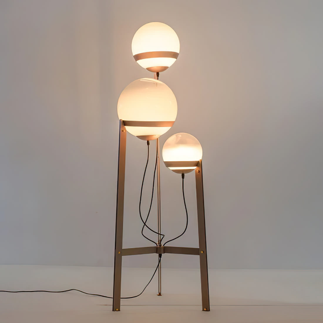 Caleriella-golvlampa