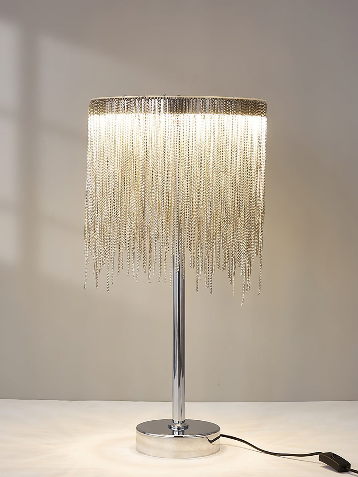 Cascade Cadena bordslampa med tofsar