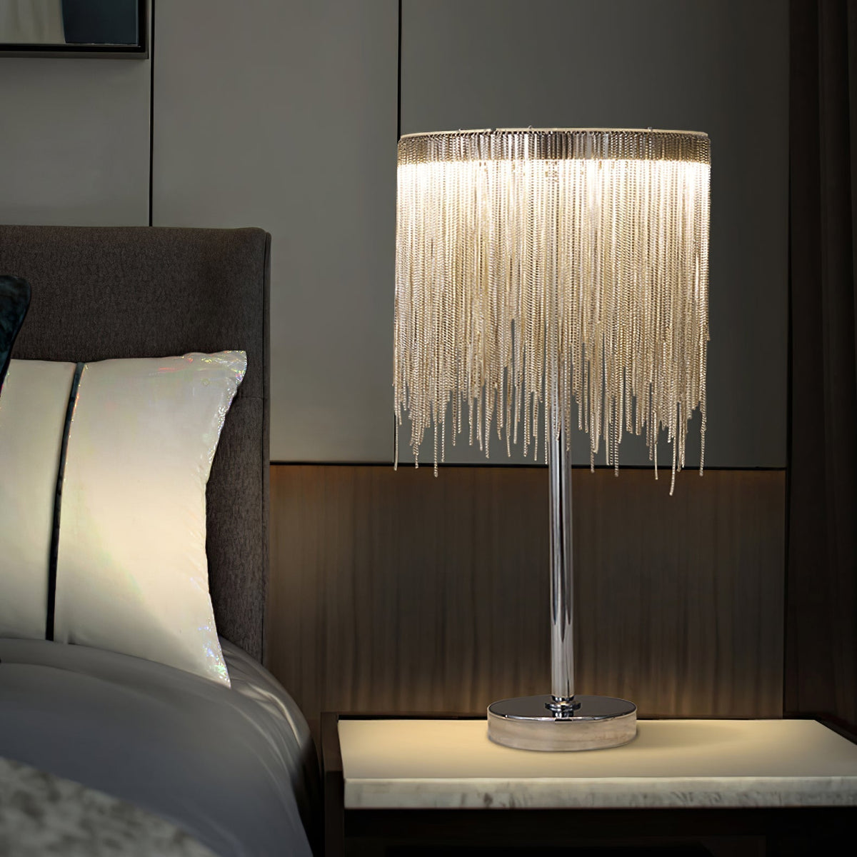 Cascade Cadena bordslampa med tofsar
