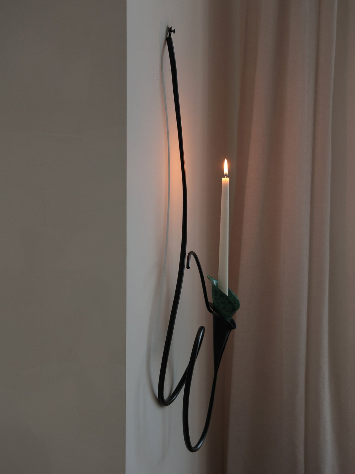 Norarel-ljusstake i liljeform