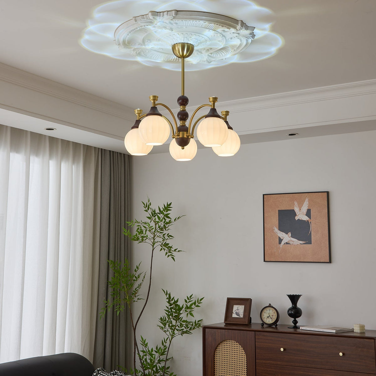 Illoros elegant traditionell ljuskrona i trä