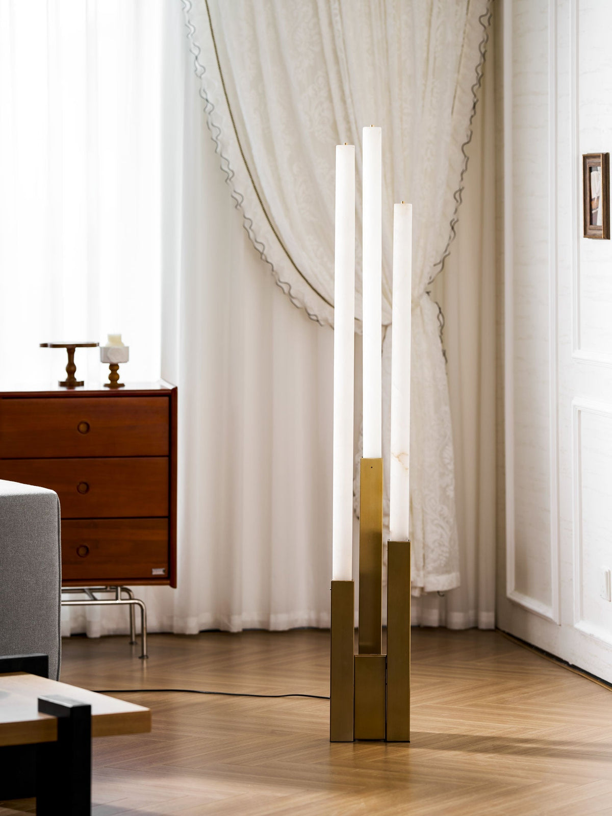 Callisto golvlampa i alabaster