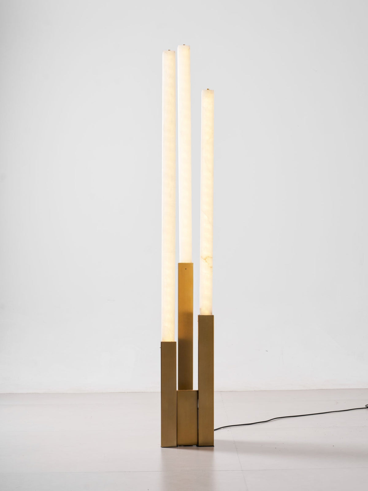 Callisto golvlampa i alabaster