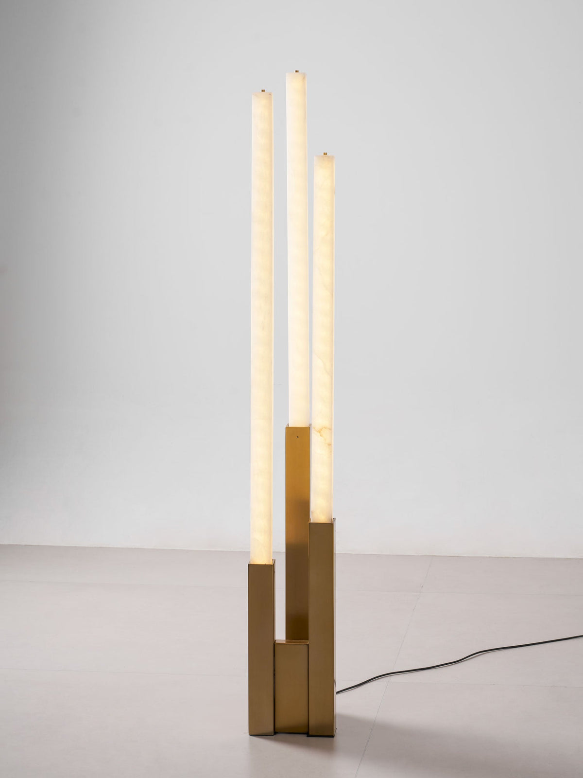 Callisto golvlampa i alabaster