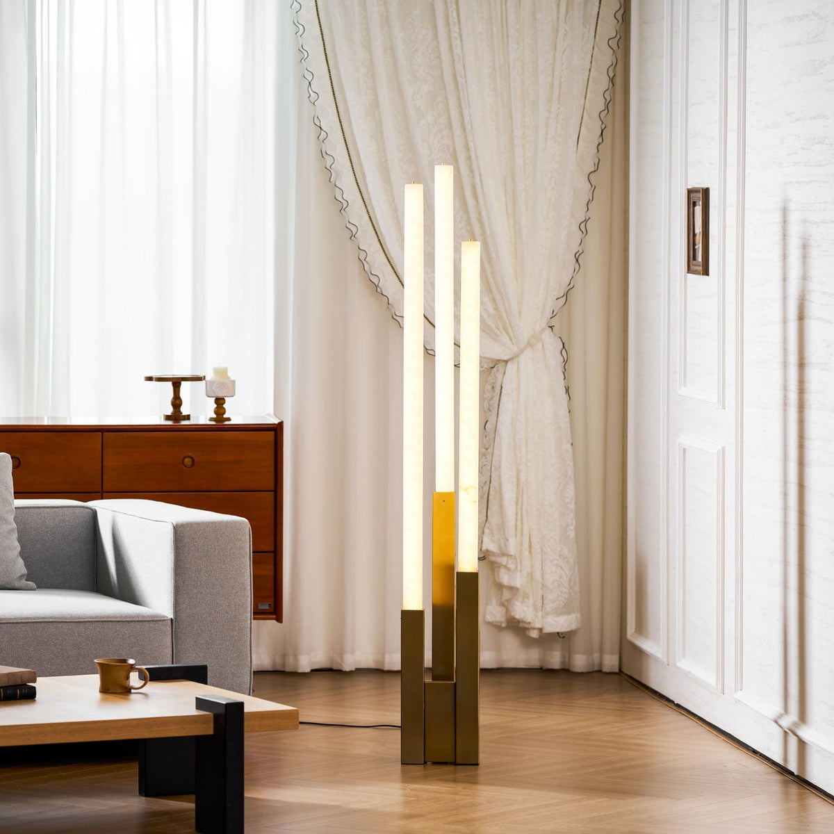 Callisto golvlampa i alabaster