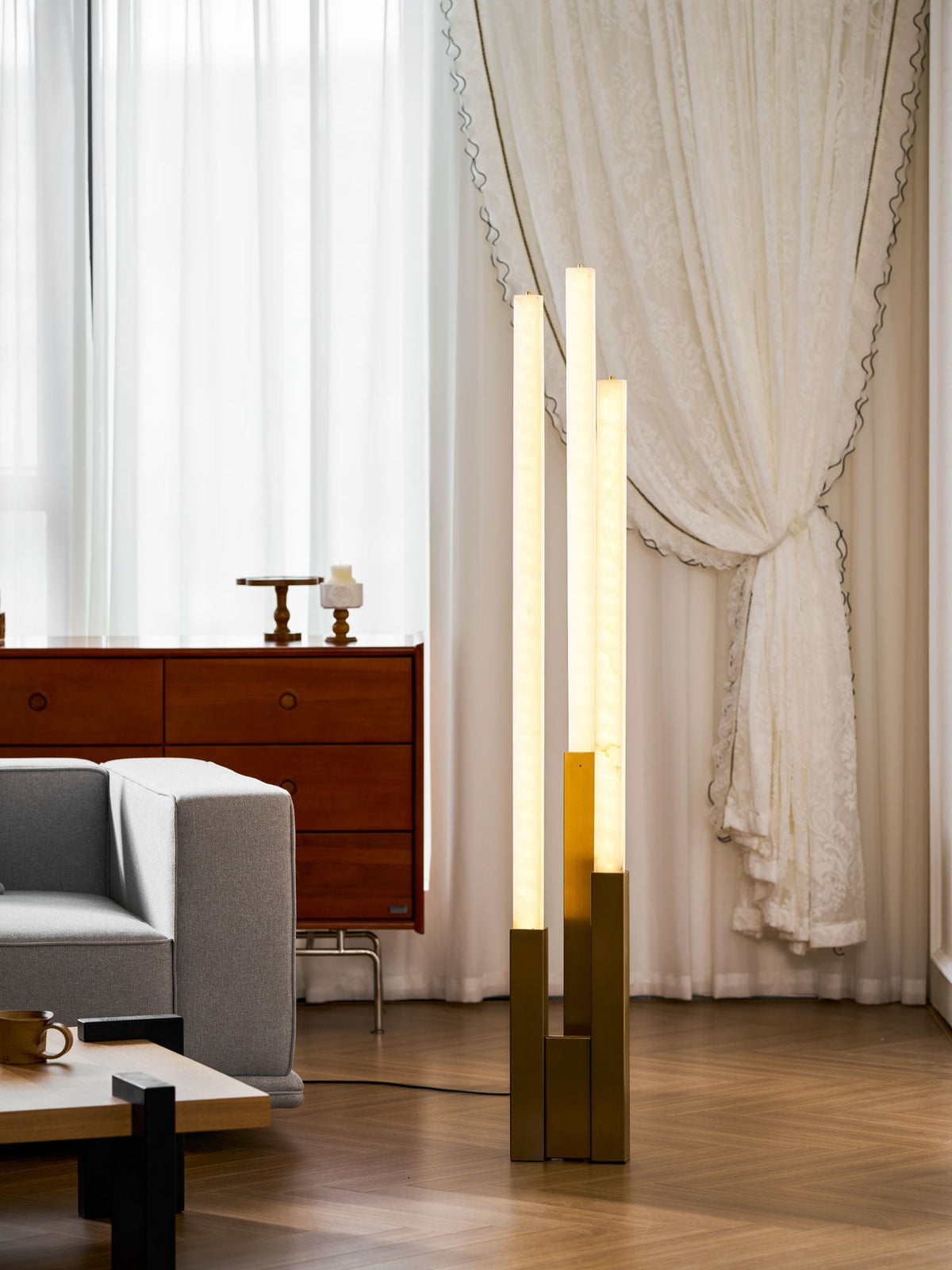 Callisto golvlampa i alabaster