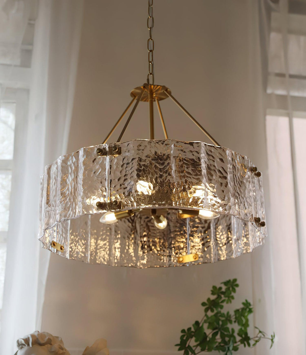 Eirorian Calvert-loftslampe i klart tekstureret glas