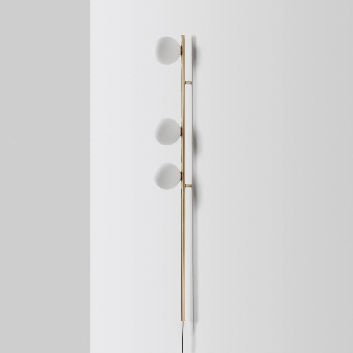 Ultheia moderne minimalistisk væglampe i glas med slik-kugler