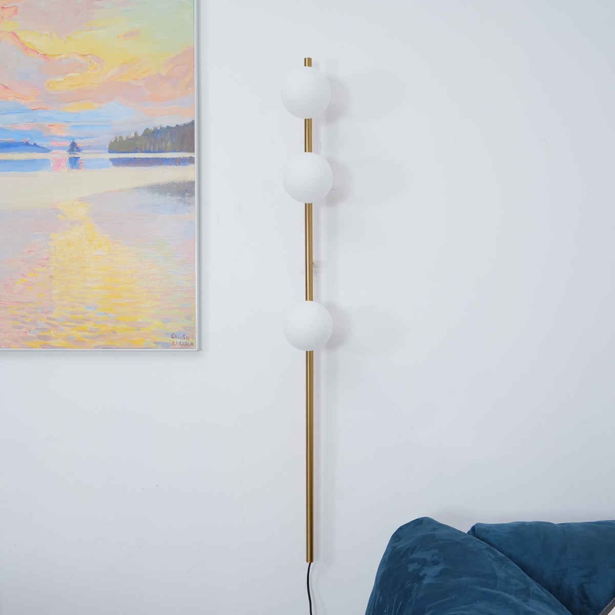 Ultheia moderne minimalistisk væglampe i glas med slik-kugler