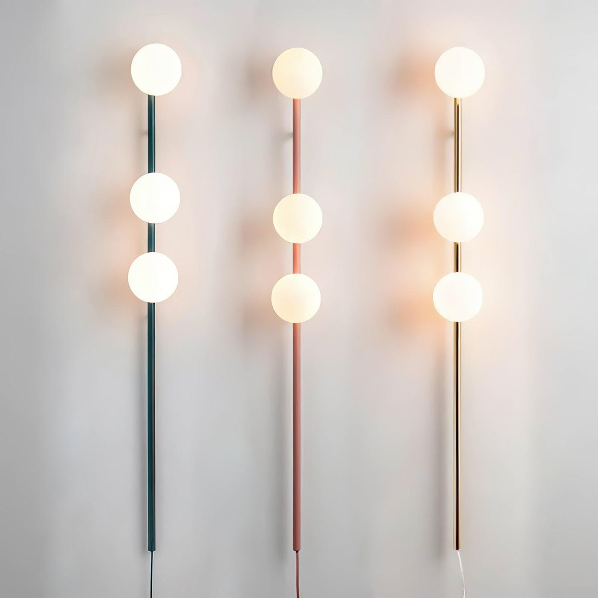 Ultheia moderne minimalistisk væglampe i glas med slik-kugler