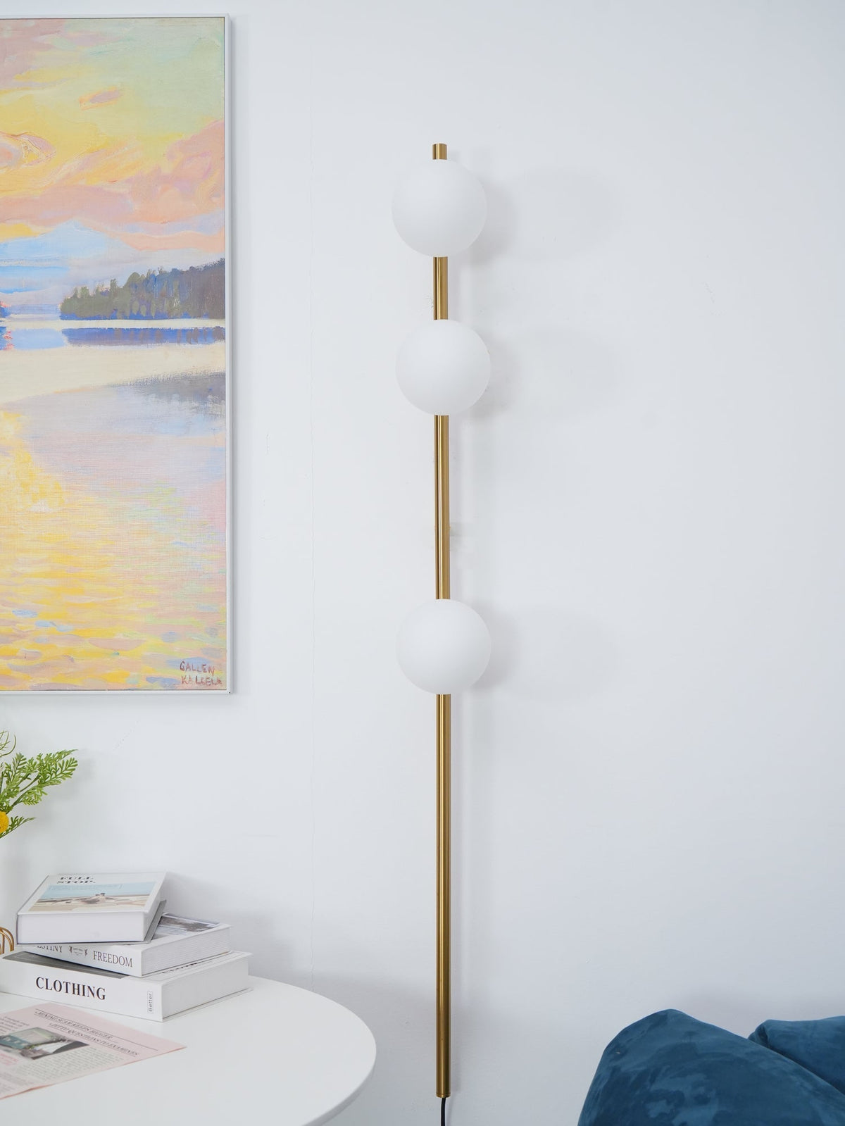 Ultheia moderne minimalistisk væglampe i glas med slik-kugler
