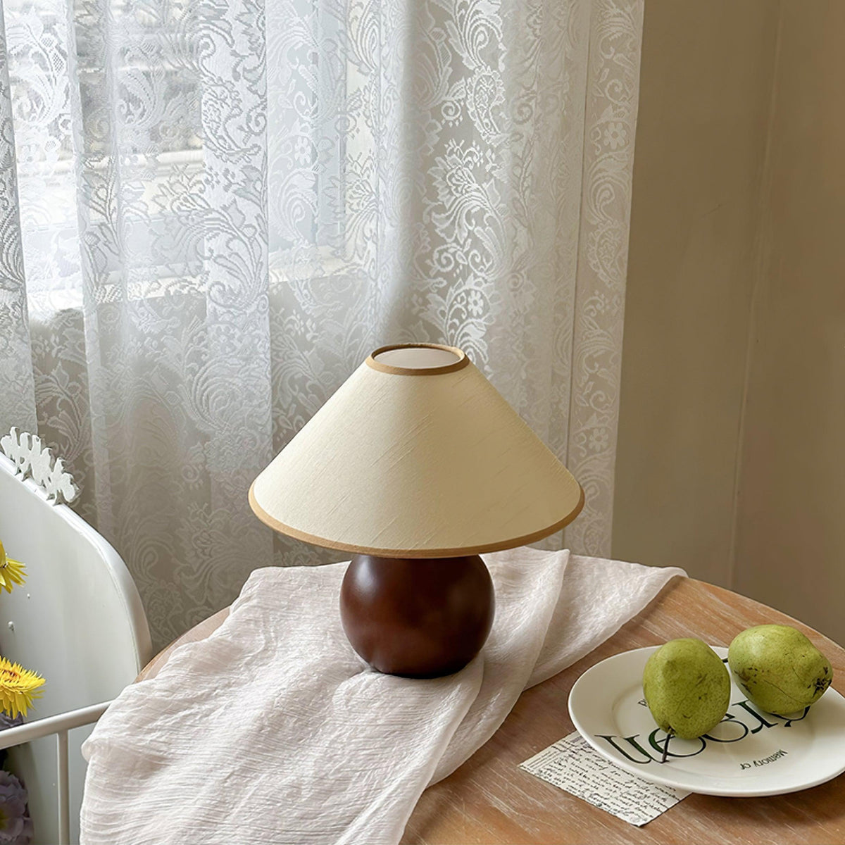 Aveneielle Table Lamp
