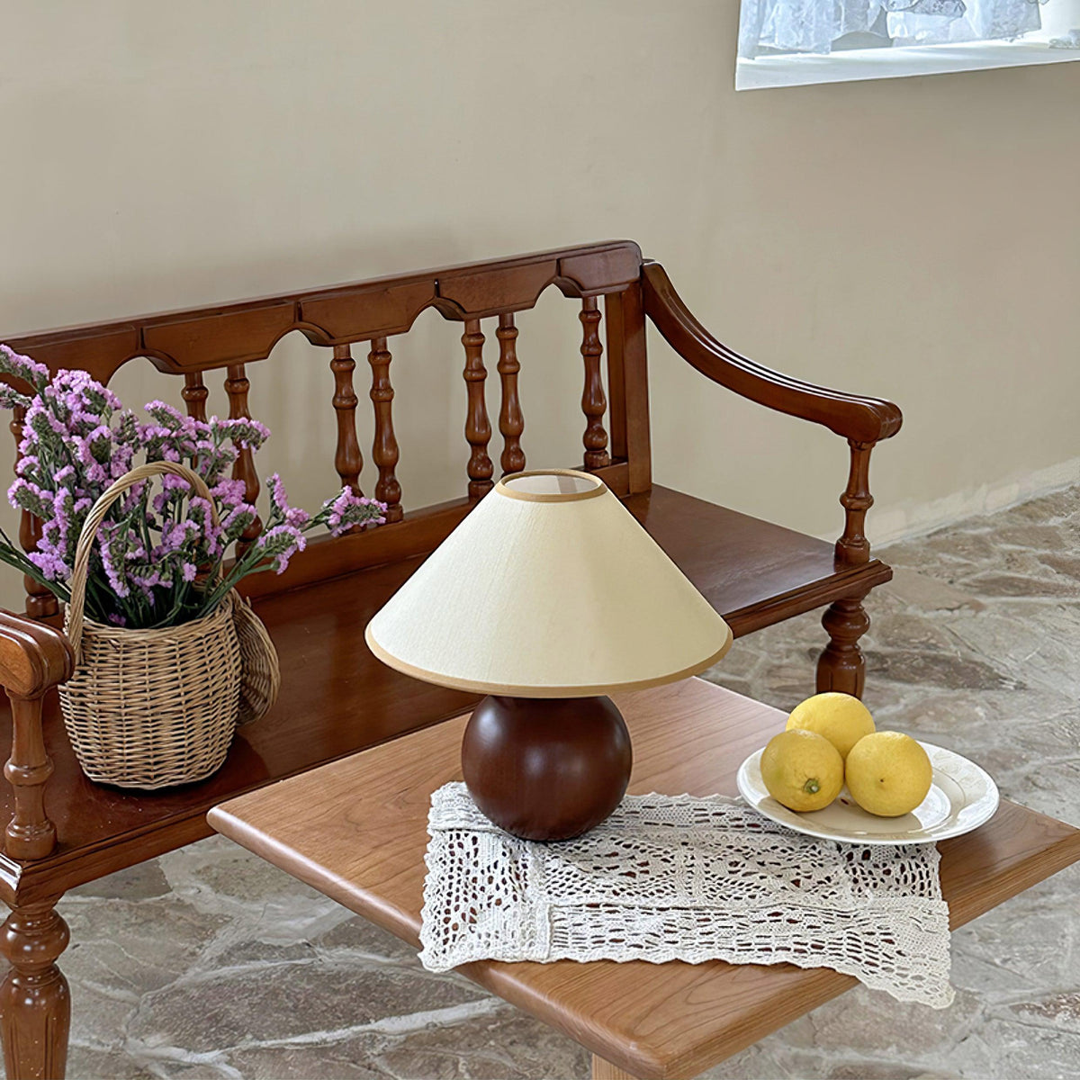 Aveneielle Table Lamp