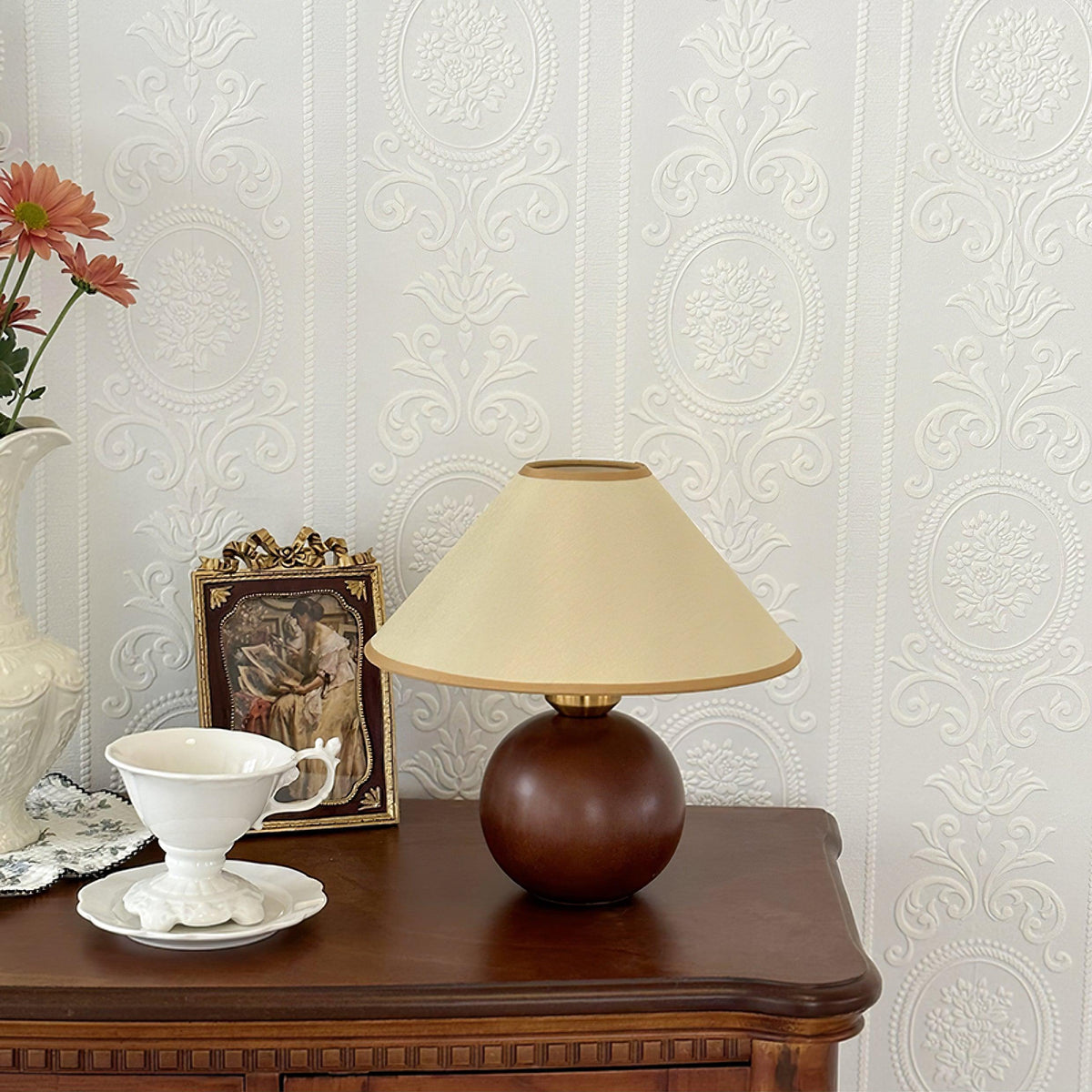 Aveneielle Table Lamp