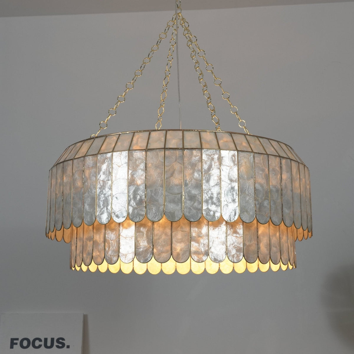 Holz Gold Shell -metallinen Aurelia-kattokruunu