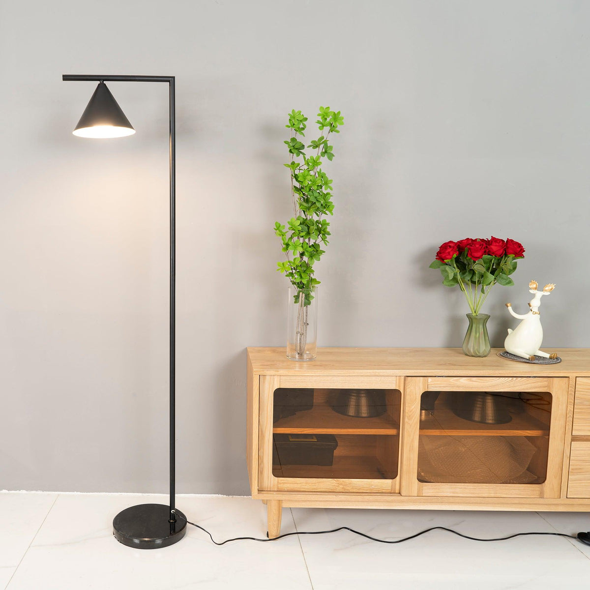 Candeeiro de pé minimalista Nell
