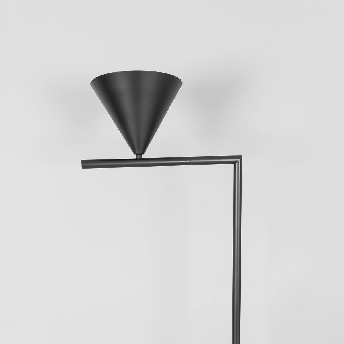 Candeeiro de pé minimalista Nell