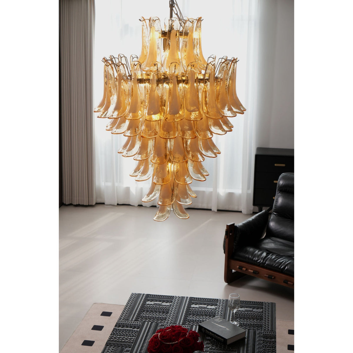 Celalian lysekrone i ravfarvet Murano-glas med lagdelte kronblade