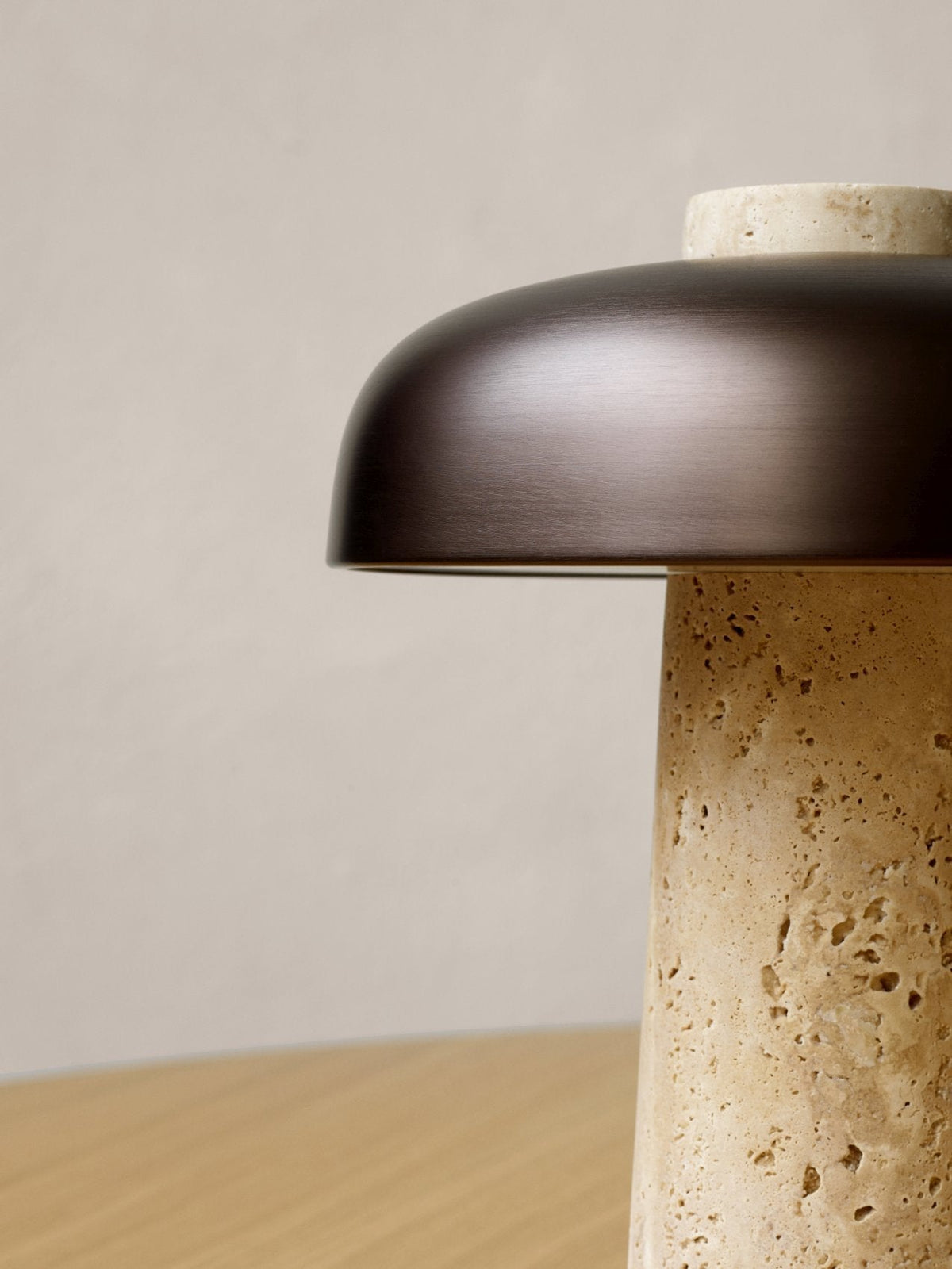 Oakley-travertinbordlampe