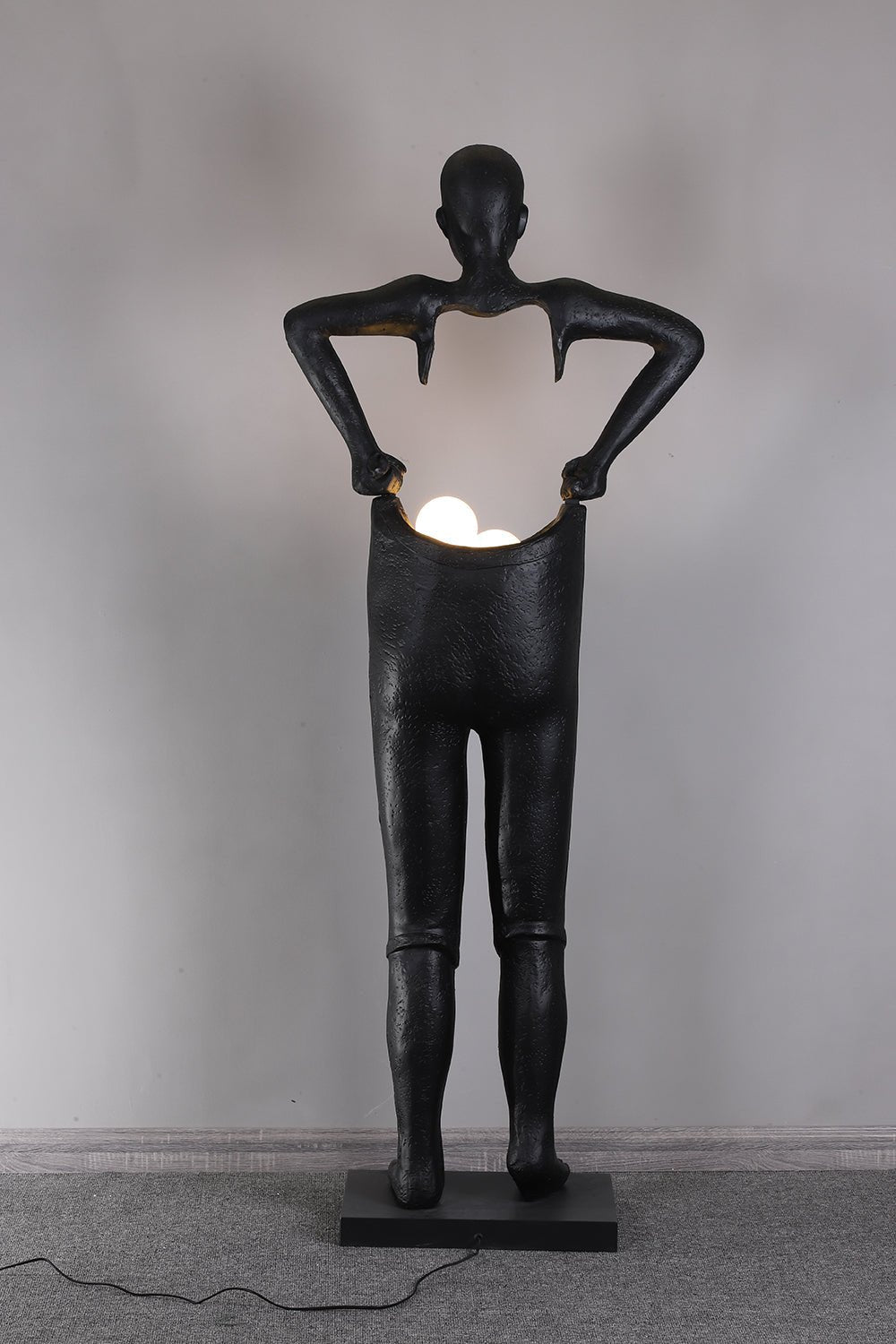 Candeeiro de pé escultural preto Vamiryra
