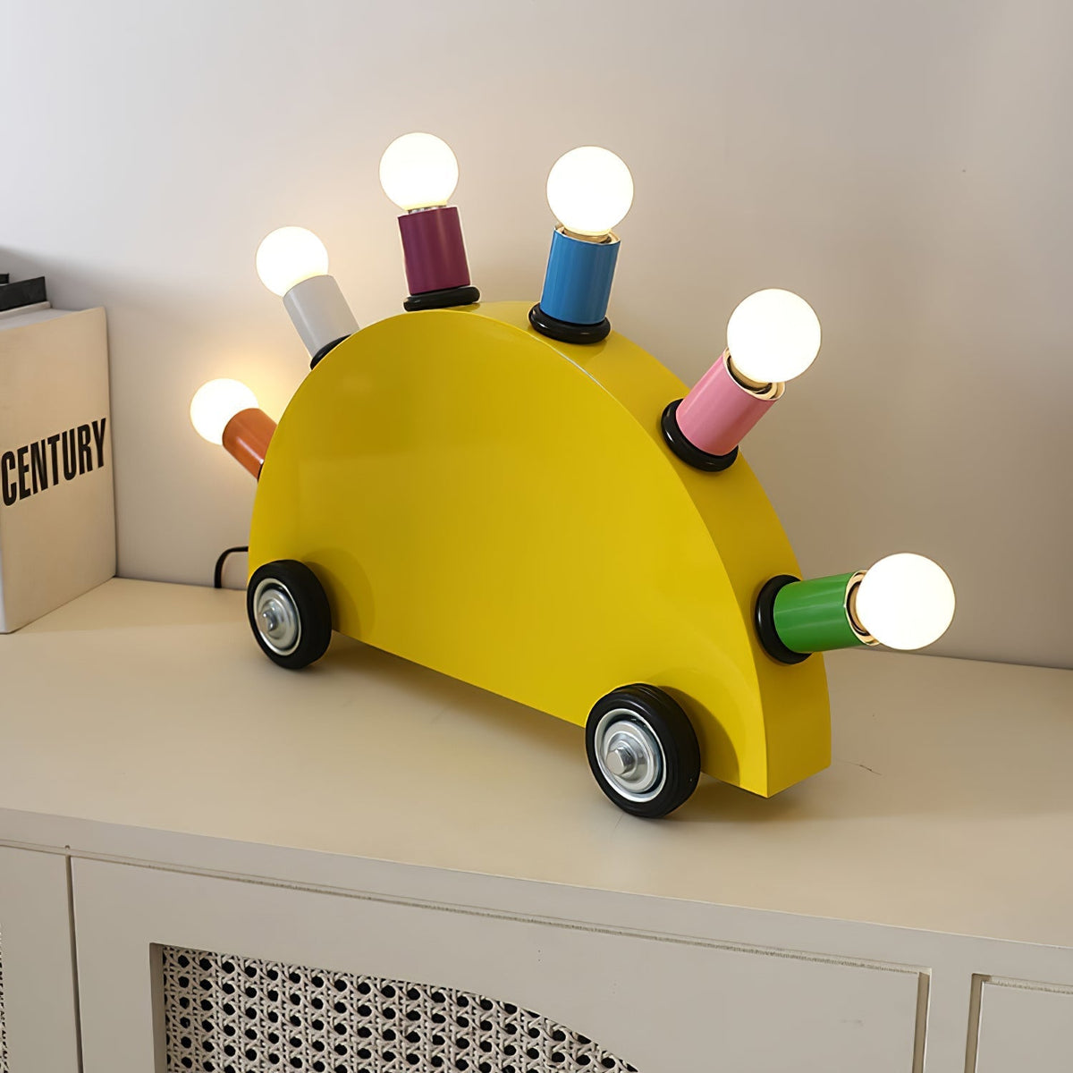 Mirerette bordlampe med farverig bil til børneværelset