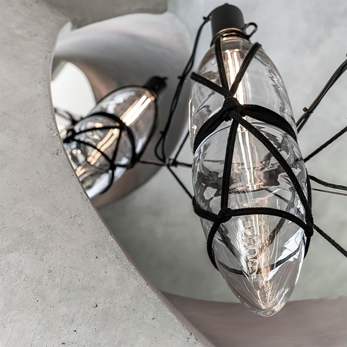 Sior kreativ flaskeformet pendellampe i glas