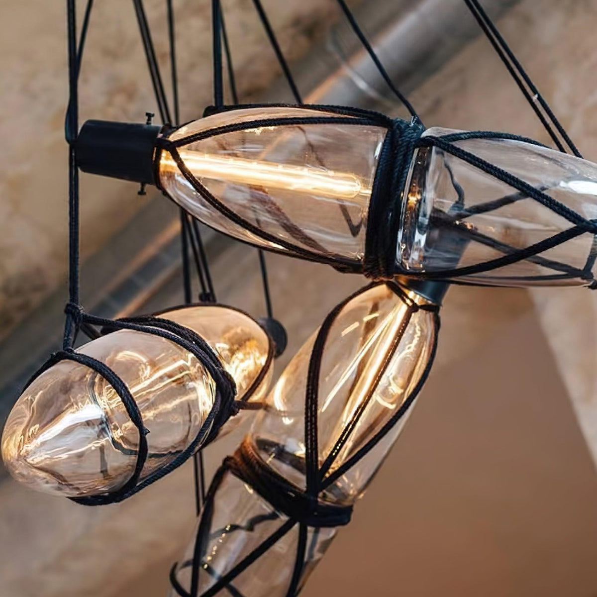Sior kreativ flaskeformet pendellampe i glas
