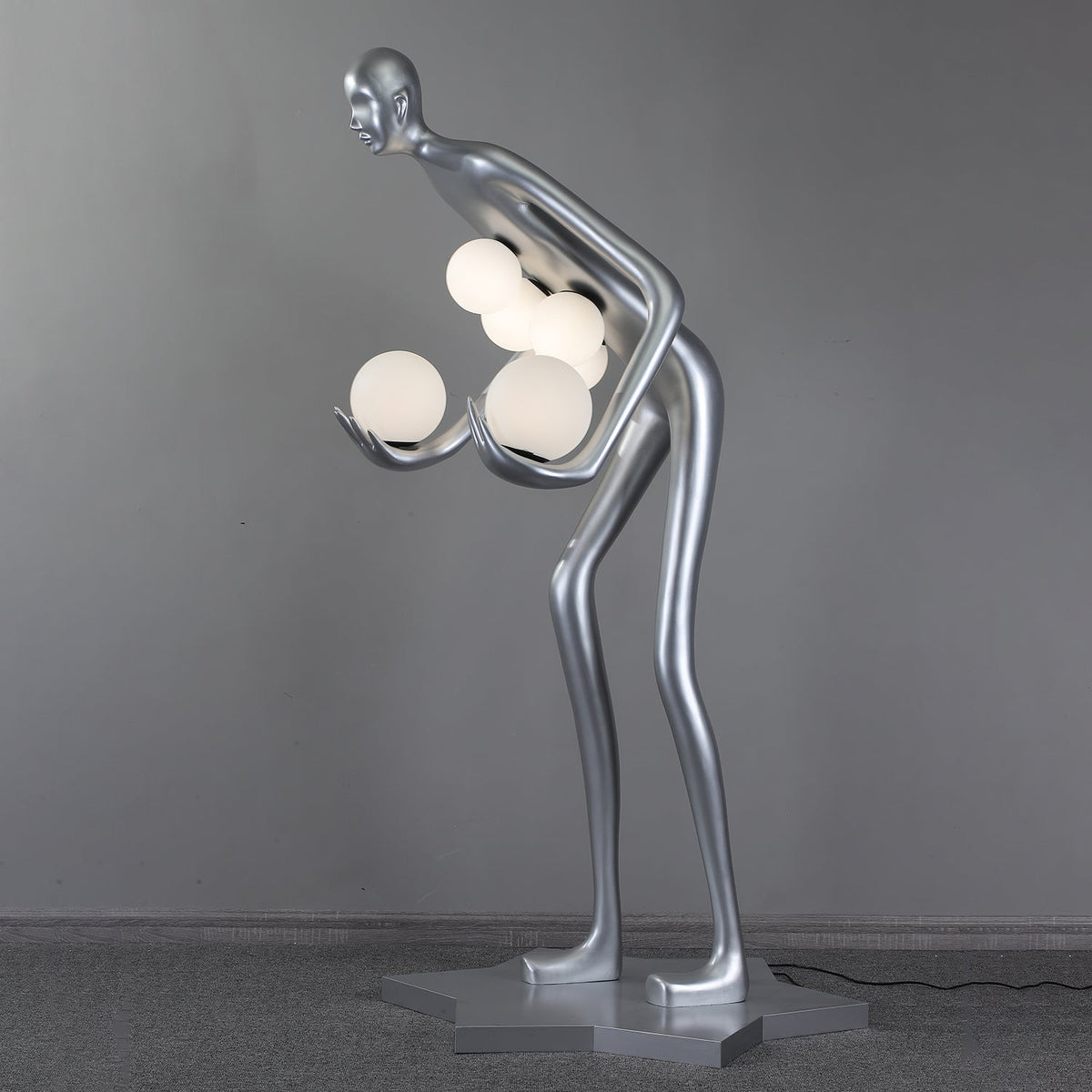 Silvaris skulptural golvlampa