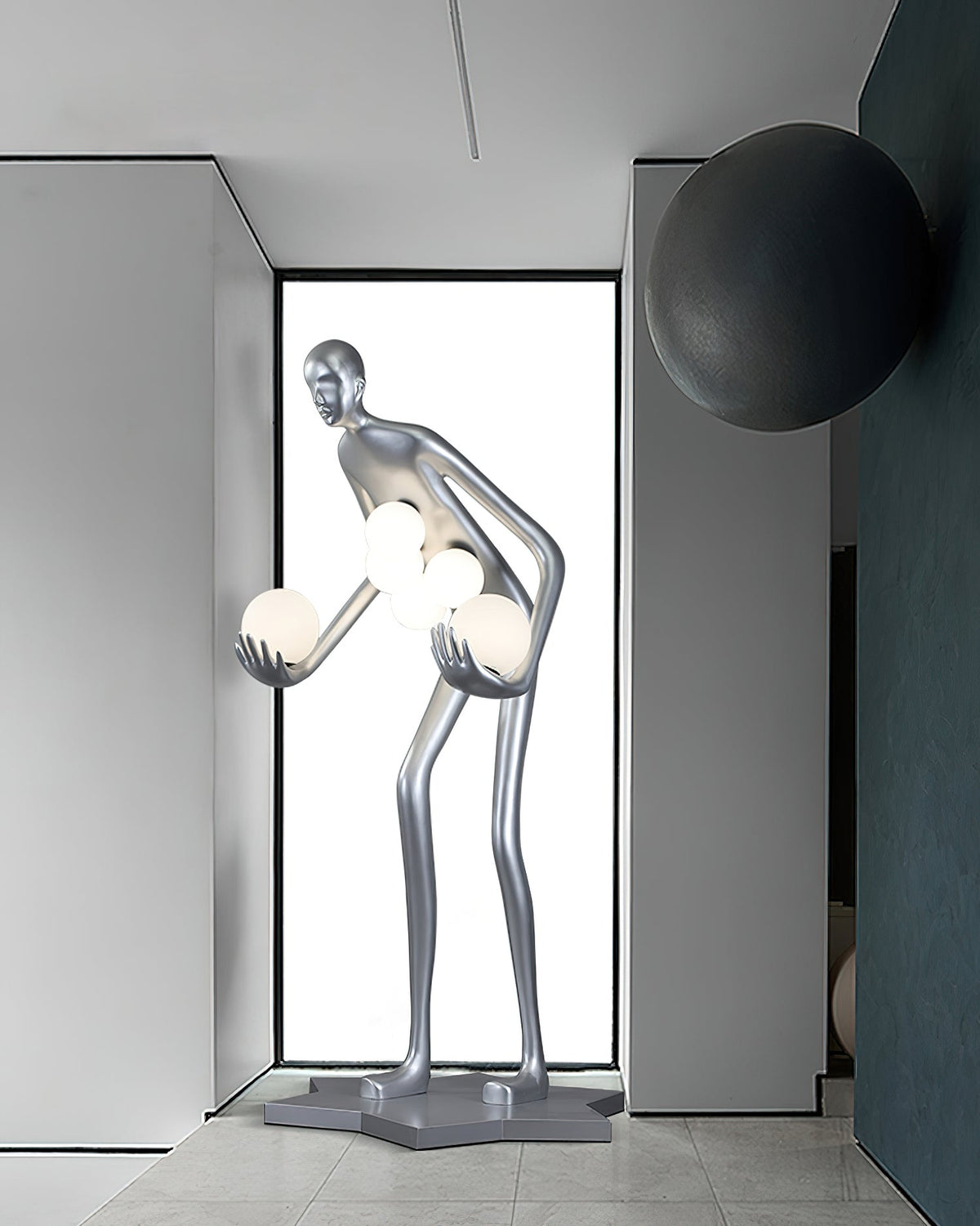 Silvaris skulptural golvlampa