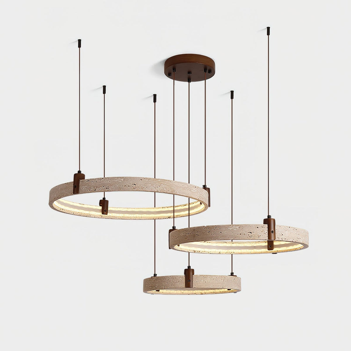 Celestial Orbit-lysekrone med ring i travertin