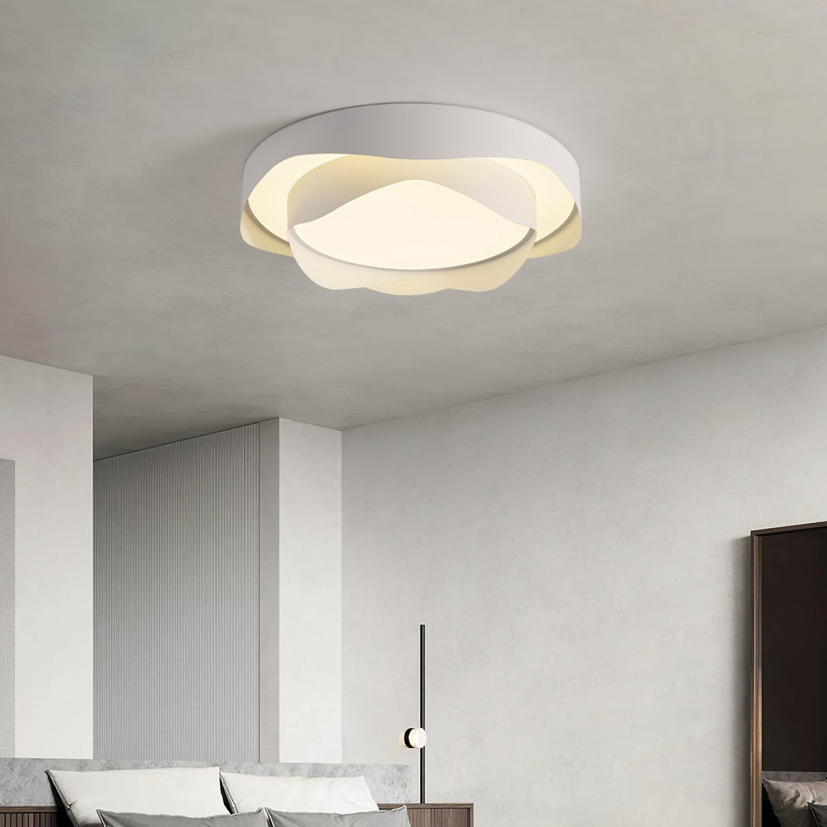 Elaisise hvid loftlampe til stuen